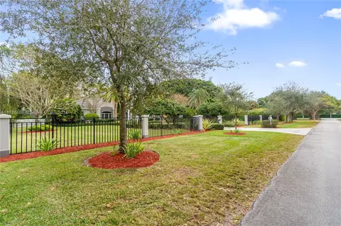 Exterior - 12355 SW 79th Ave, Pinecrest, FL 33156 photo 10 of 11