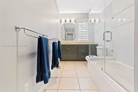 Bath - 12355 SW 79th Ave, Pinecrest, FL 33156 photo 4 of 5