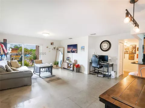 9445 SW 76th St #U5, Miami, FL 33173