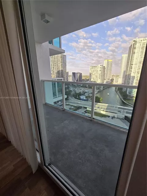31 SE 5th St #2409, Miami, FL 33131