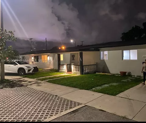 2240 NW 18th St, Miami, FL 33125