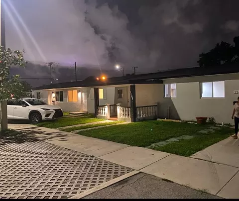 2240 NW 18th St, Miami, FL 33125