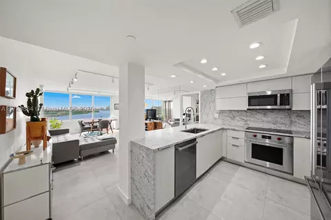 400 S Pointe Dr #1001, Miami Beach, FL 33139