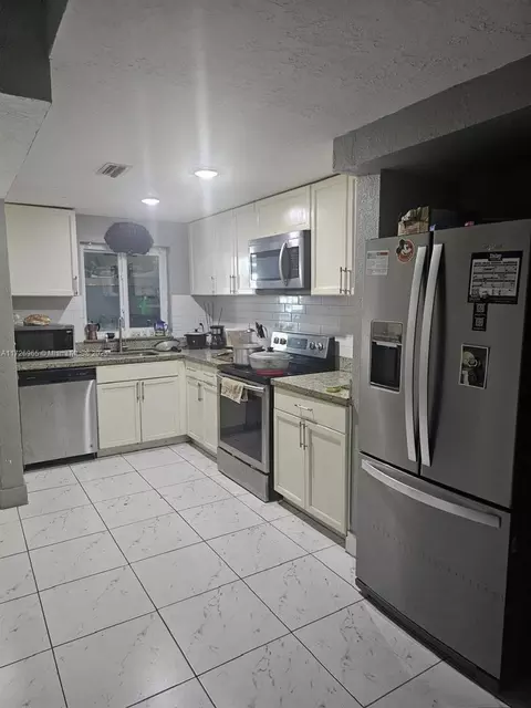 1056 W 44th Ter #49, Hialeah, FL 33012
