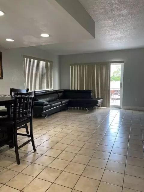 6600 W 2nd Ct #B21, Hialeah, FL 33012