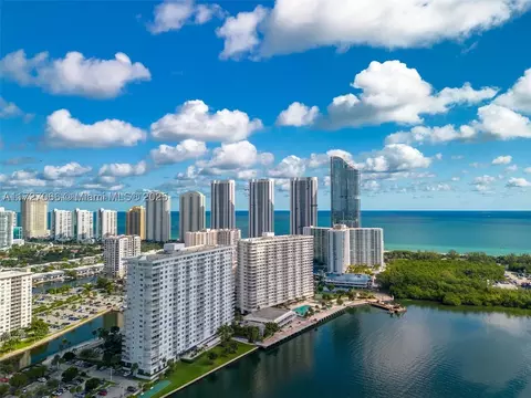 300 Bayview Dr #616, Sunny Isles Beach, FL 33160