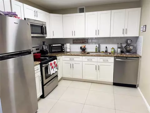 2070 Oakridge F #2070, Deerfield Beach, FL 33442