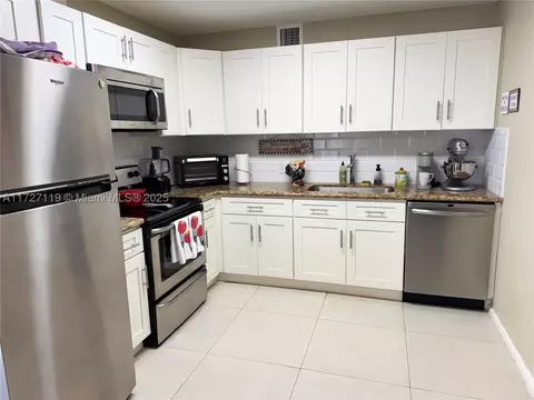 2070 Oakridge F #2070, Deerfield Beach, FL 33442