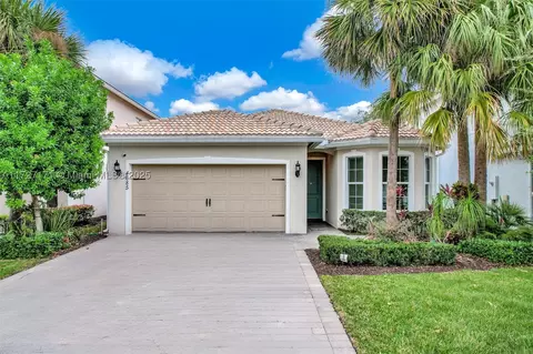 4685 Greenway Dr, Hollywood, FL 33021