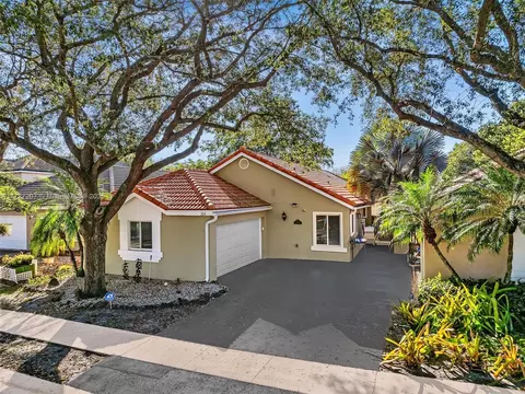 213 NW 101st Ave, Plantation, FL 33324