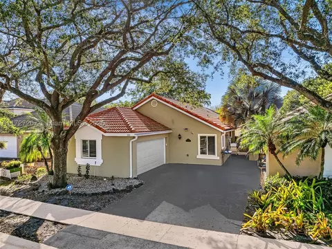 213 NW 101st Ave, Plantation, FL 33324