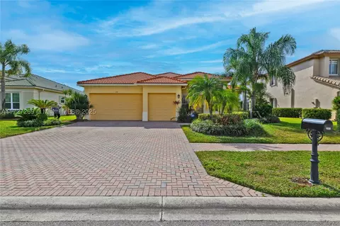 108 N Tuscany Dr, Royal Palm Beach, FL 33411