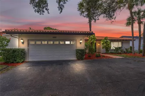 8301 Dundee Ter, Miami Lakes, FL 33016