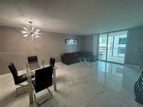 1200 Brickell Bay Dr #2214, Miami, FL 33131