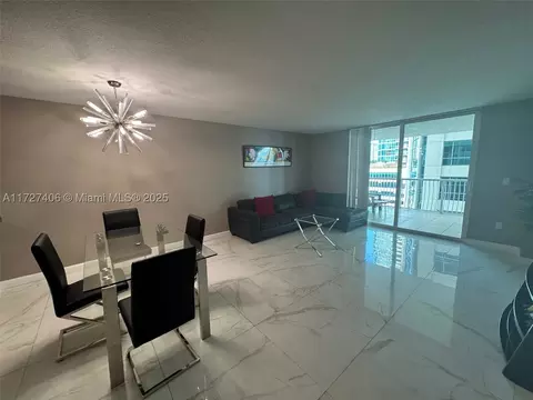 1200 Brickell Bay Dr #2214, Miami, FL 33131