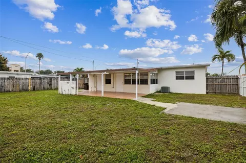 Exterior - 1580 W 55th Pl, Hialeah, FL 33012 photo 3 of 3