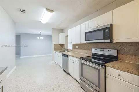 Other - 1580 W 55th Pl, Hialeah, FL 33012 photo 4 of 6