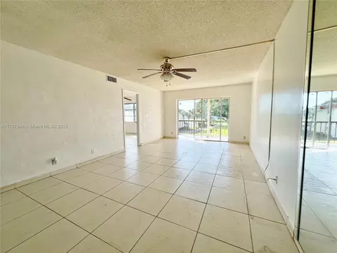 711 S Hollybrook Dr #304, Pembroke Pines, FL 33025