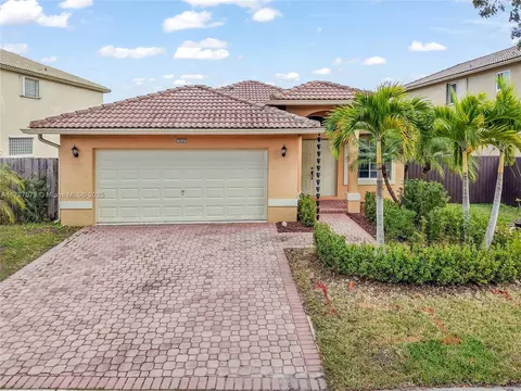 169 SW 206th Ave, Pembroke Pines, FL 33029