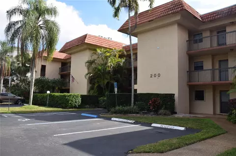 200 Jacaranda Country Club Dr #6A, Plantation, FL 33324