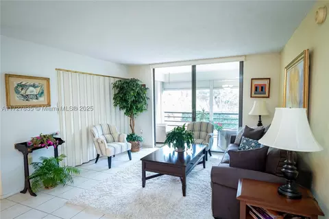 1400 Saint Charles Pl #309, Pembroke Pines, FL 33026
