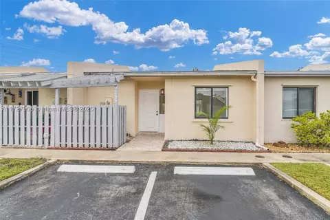 9255 NW 18th St #9925, Pembroke Pines, FL 33024