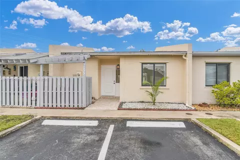 9255 NW 18th St #9925, Pembroke Pines, FL 33024