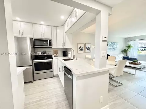 3405 NW 48th Ave #407, Lauderdale Lakes, FL 33319