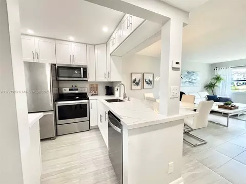 3405 NW 48th Ave #407, Lauderdale Lakes, FL 33319