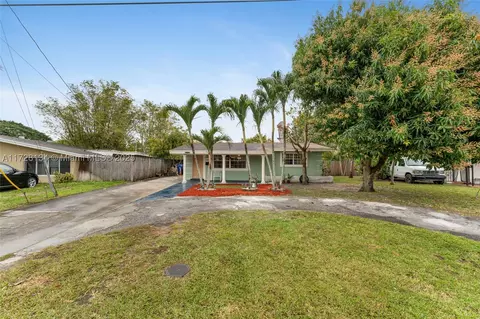 2045 Acapulco Dr, Miramar, FL 33023