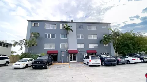 1060 Crystal Lake Dr #304, Pompano Beach, FL 33064