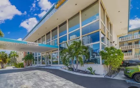 6484 Indian Creek Dr #310, Miami Beach, FL 33141
