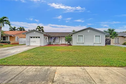 19942 NW 62nd Ct, Hialeah, FL 33015