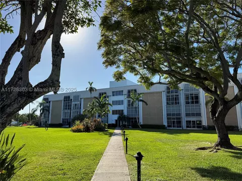 2970 NE 16th Ave #107, Oakland Park, FL 33334