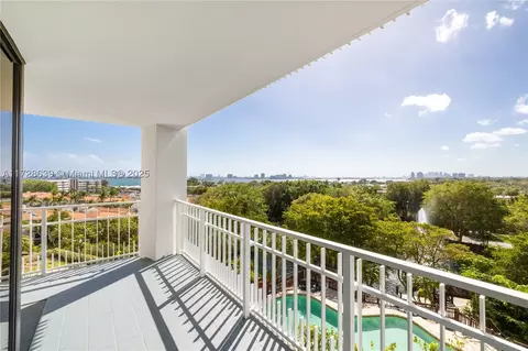 1000 Quayside Ter #708, Miami, FL 33138