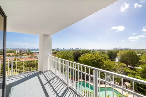 1000 Quayside Ter #708, Miami, FL 33138