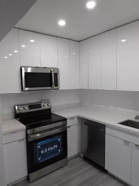 1450 Atlantic Shores Blvd #105, Hallandale Beach, FL 33009