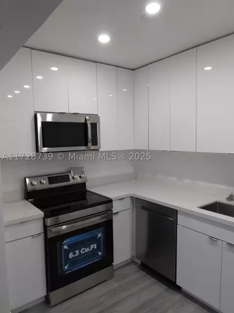 1450 Atlantic Shores Blvd #105, Hallandale Beach, FL 33009