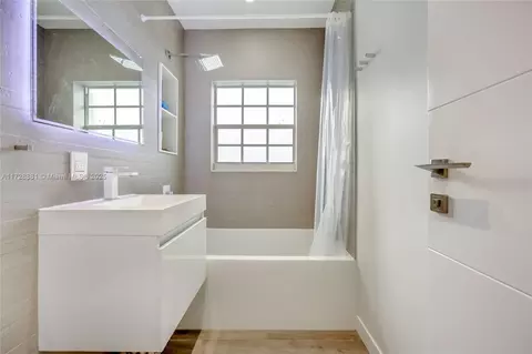 Bath - 8934 Emerson Ave, Surfside, FL 33154 photo 4 of 5