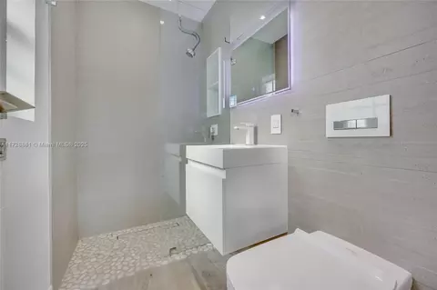 Bath - 8934 Emerson Ave, Surfside, FL 33154 photo 1 of 5