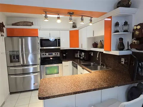 1750 W 56th St #204, Hialeah, FL 33012