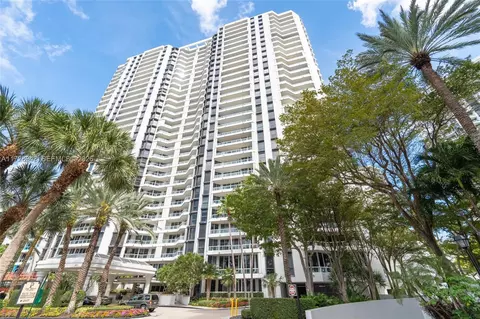 21205 Yacht Club Dr #805, Aventura, FL 33180
