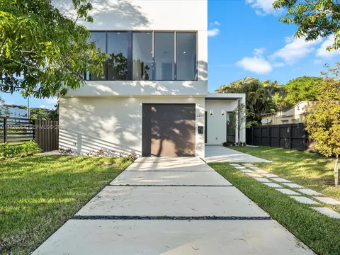 2285 SW 17th Ter, Miami, FL 33145