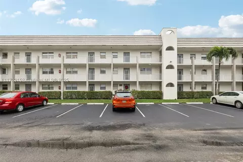 8280 Sunrise Lakes Blvd #202, Sunrise, FL 33322
