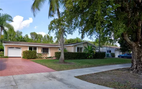 8781 SW 80th St, Miami, FL 33173