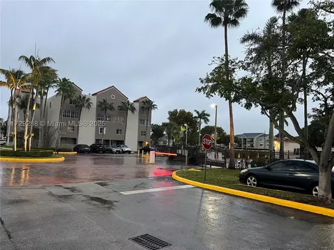 6195 NW 186th St #306, Hialeah, FL 33015