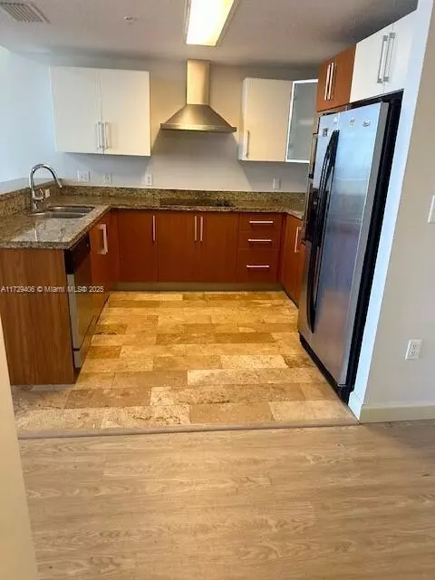 170 SE 14th St #3007, Miami, FL 33131