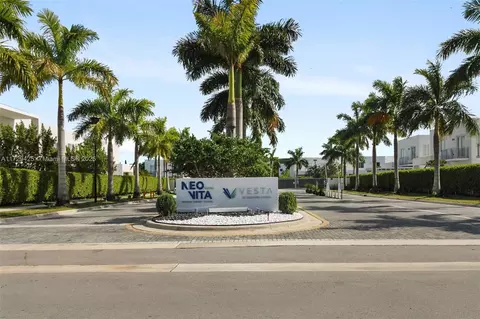 10390 NW 67th Ter, Doral, FL 33178