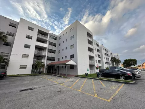 8185 NW 7th St #418, Miami, FL 33126