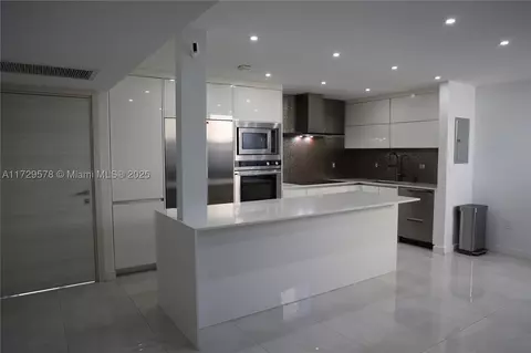 20291 NE 30th Ave #PH24, Aventura, FL 33180